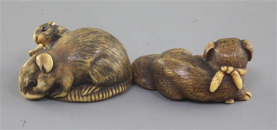 Two Japanese ivory netsuke, 19th century, 4.7cm, both slight damage